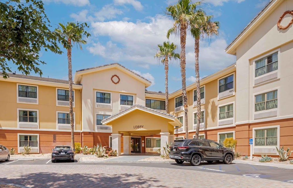 Extended Stay America Suites- Los Angeles - Simi Valley Vending Machine Location