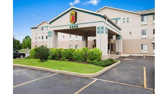 Super 8 by Wyndham Aurora/Naperville Area Vending Machine Location