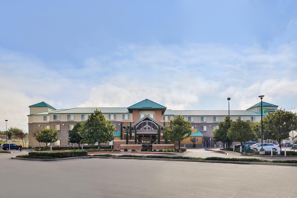Holiday Inn Express & Suites Elk Grove Central - Hwy 99 by IHG Vending Machine Location