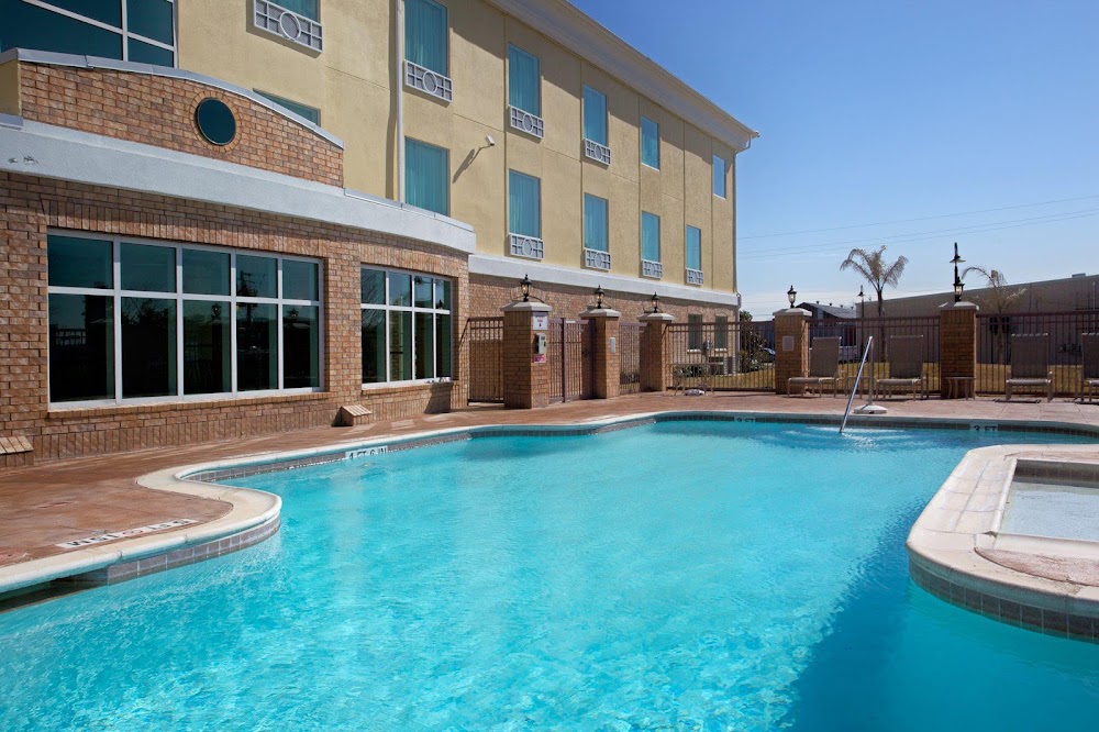 Holiday Inn Express & Suites Pearland by IHG Vending Machine Location