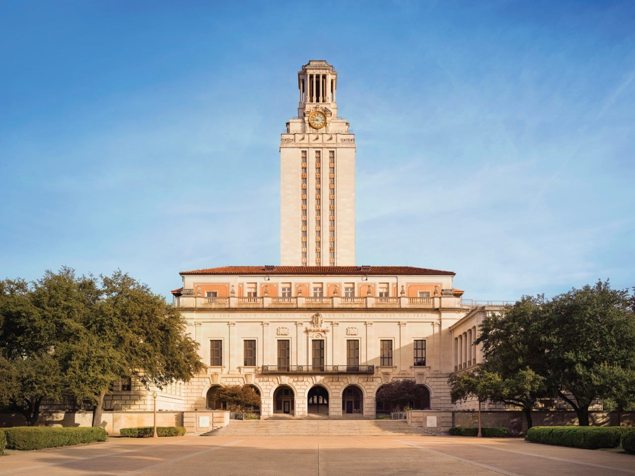 UT Austin — Covert Admissions Welcome Center Vending Machine Location