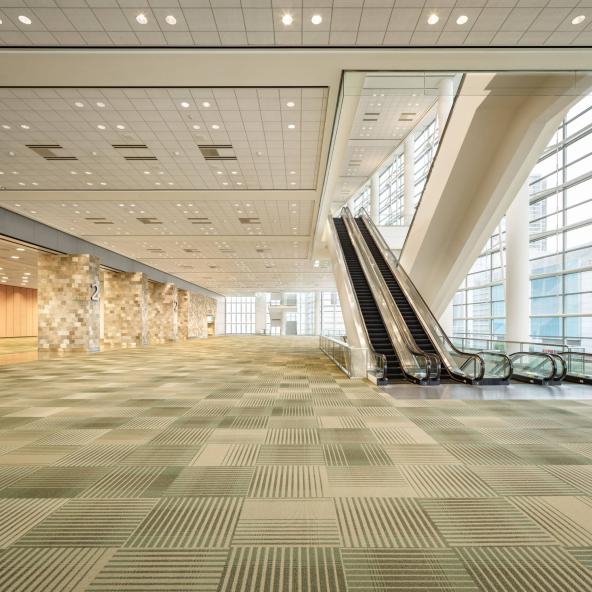 Moscone Center — West Lobby Escalator Landing Vending Machine Location