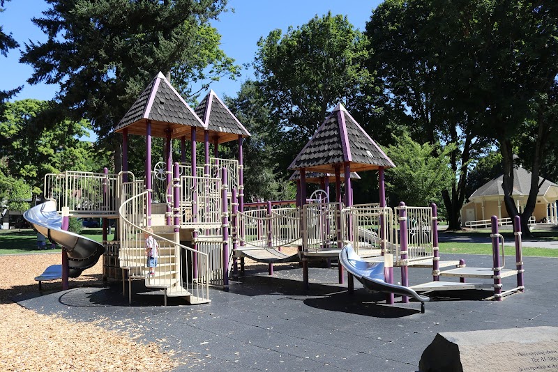 Esther Short Park and Playground Vending Machine Location