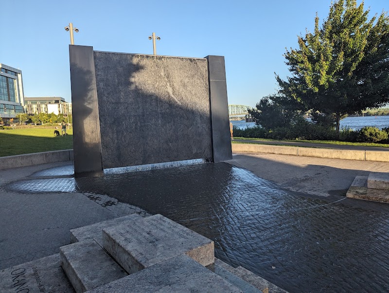 Columbia River Water Feature Vending Machine Location