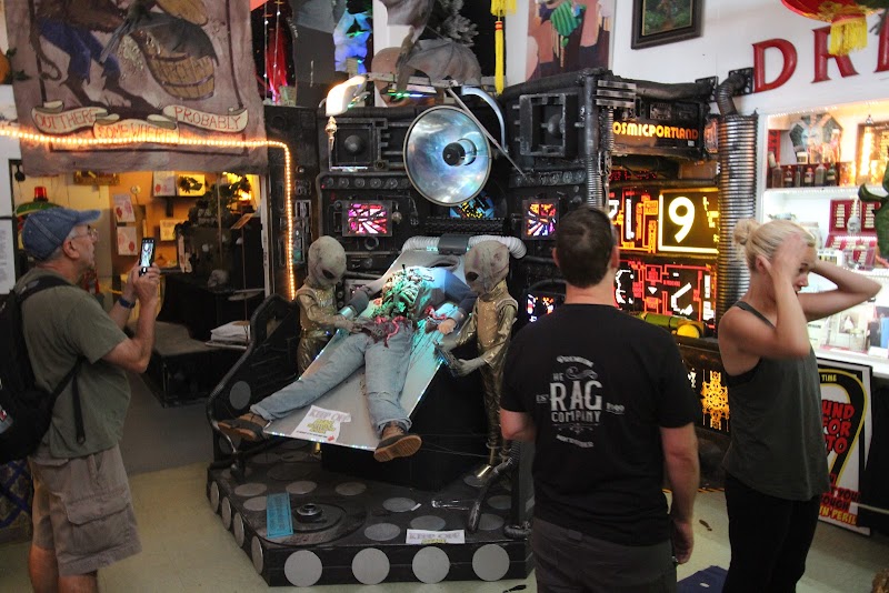 The Freakybuttrue Peculiarium and Museum Vending Machine Location