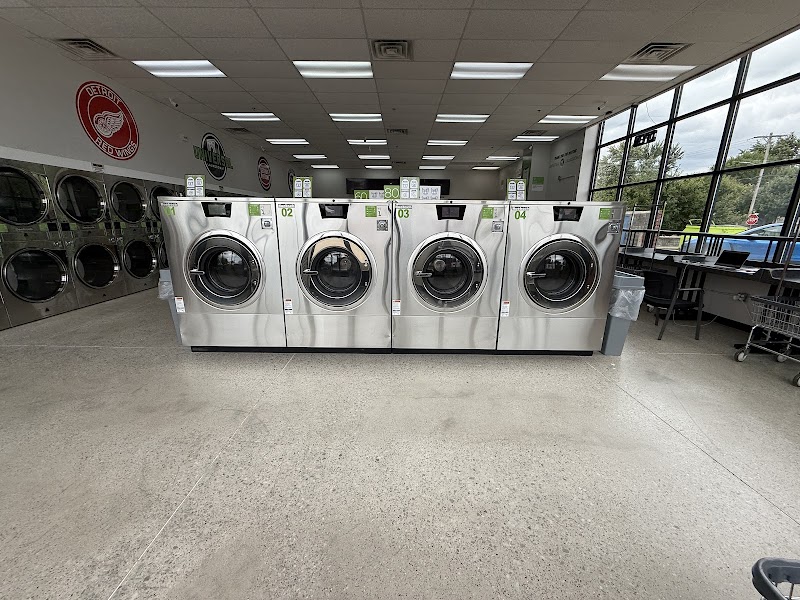 Universal Laundromat of Warren 9 Vending Machine Location
