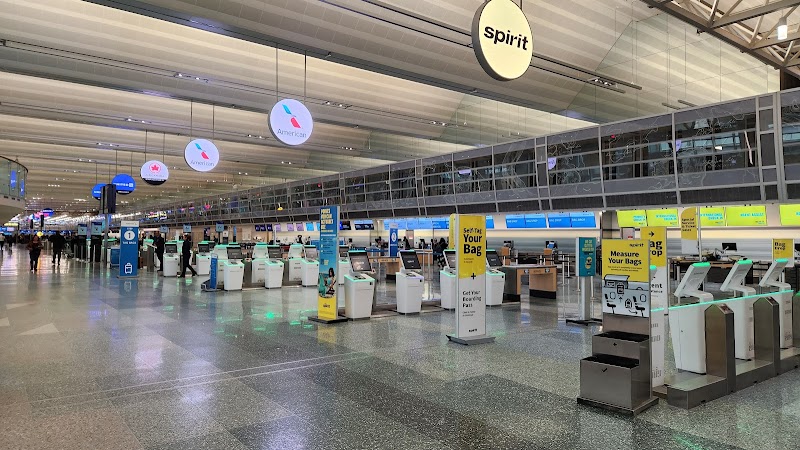 Minneapolis-Saint Paul International Airport Vending Machine Location