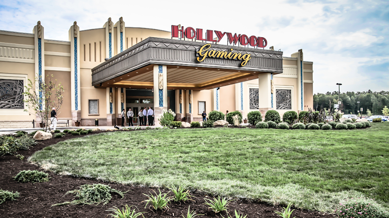 Hollywood Gaming at Mahoning Valley Race Course Vending Machine Location