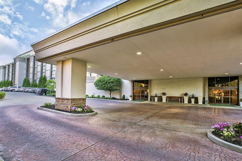 Holiday Inn & Suites Cincinnati-Eastgate (I-275E) by IHG Vending Machine Location