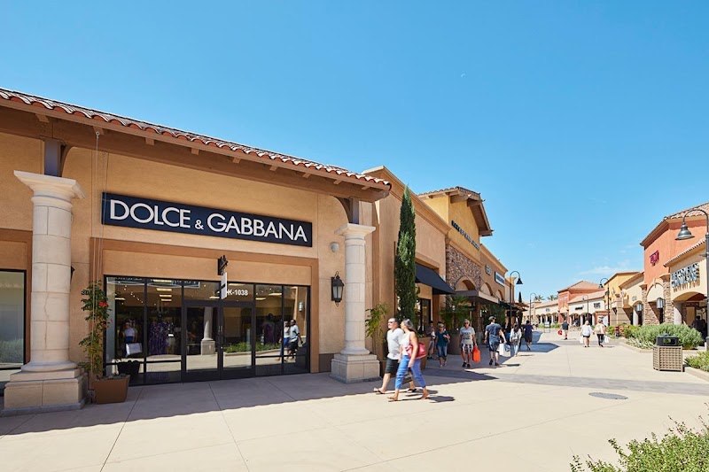 Desert Hills Premium Outlets Vending Machine Location