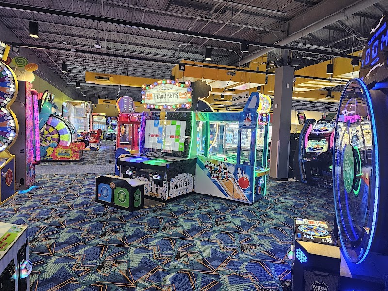 Round1 Bowling & Arcade North Star Mall Vending Machine Location