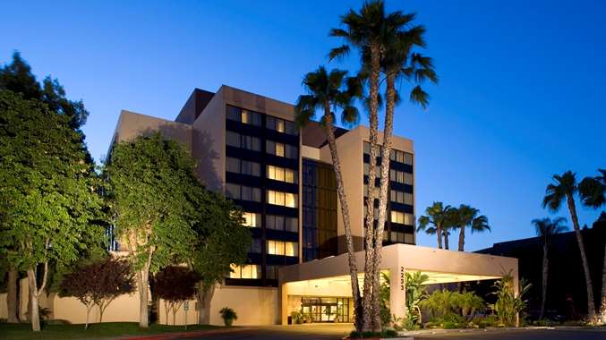 DoubleTree by Hilton Hotel Fresno Convention Center Vending Machine Location
