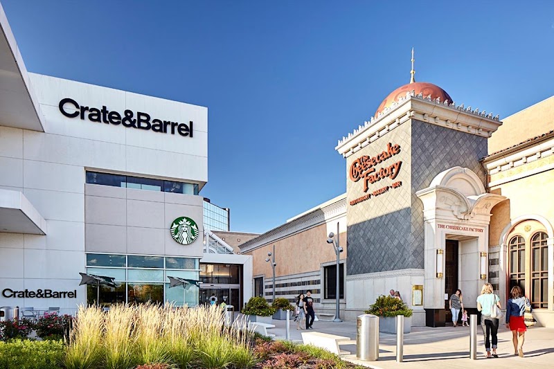 The Fashion Mall at Keystone Vending Machine Location