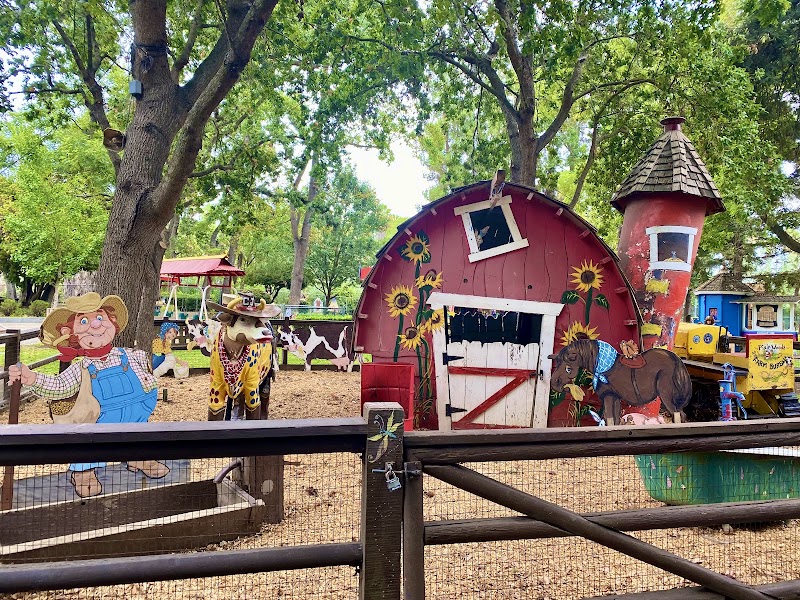 Pixie Woods & Yum Yum House Concession Vending Machine Location