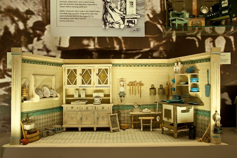 The Mini Time Machine Museum of Miniatures Vending Machine Location