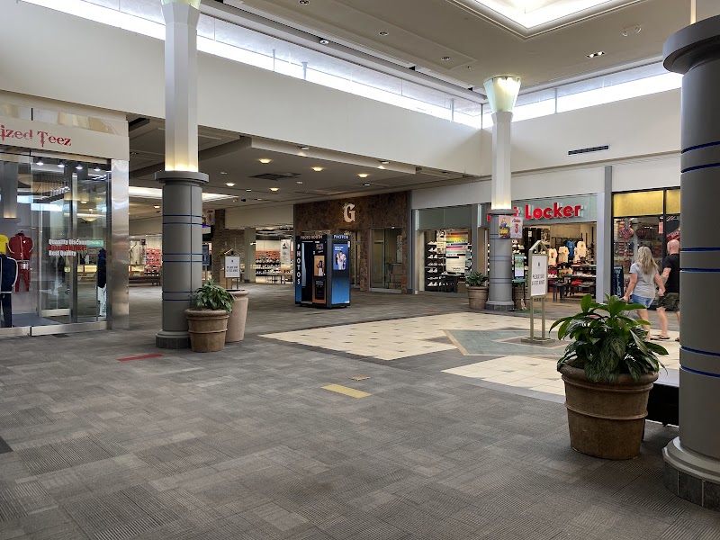 Pembroke Square Vending Machine Location