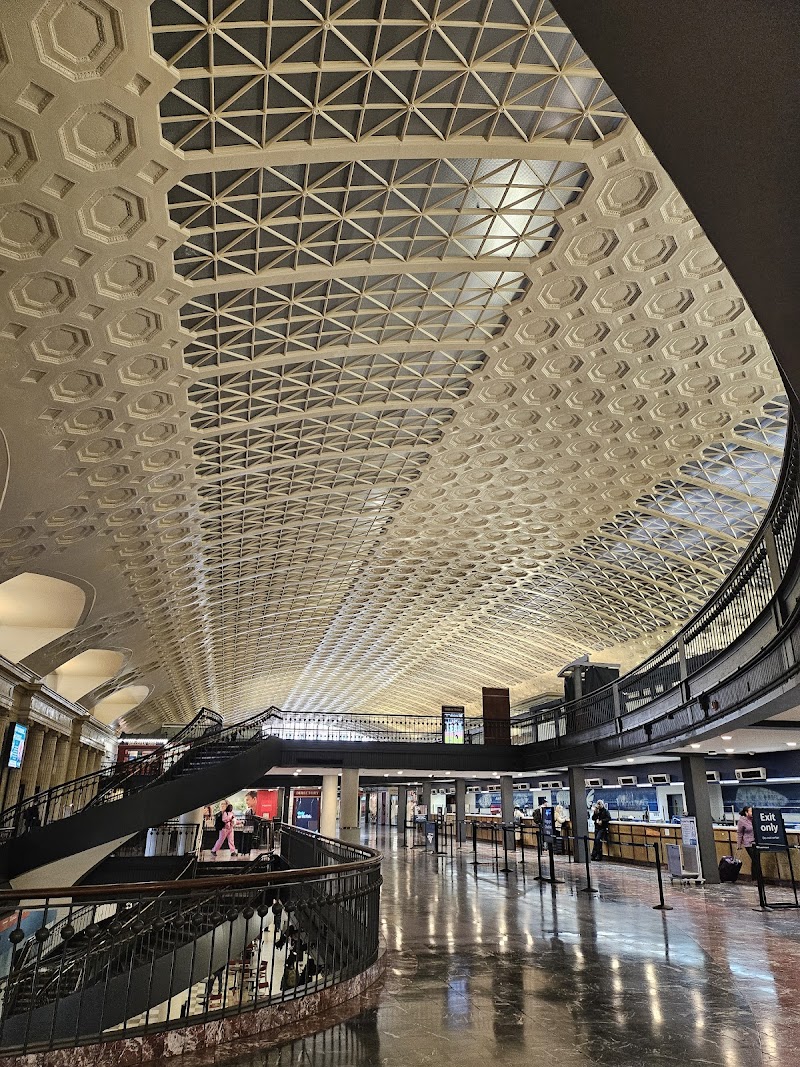Union Station Metro – 1st Street Exit Vending Machine Location