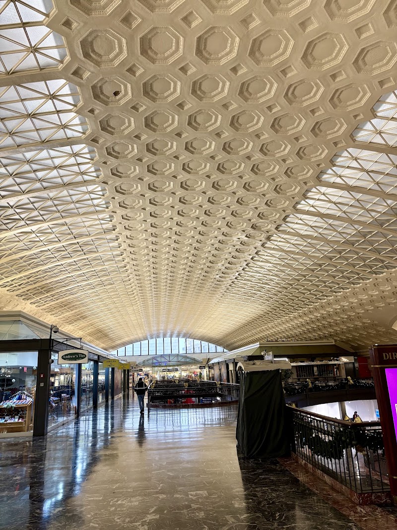 Washington Union Station - Main Entrance Vending Machine Location