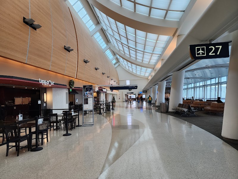 San Jose Mineta International Airport Vending Machine Location