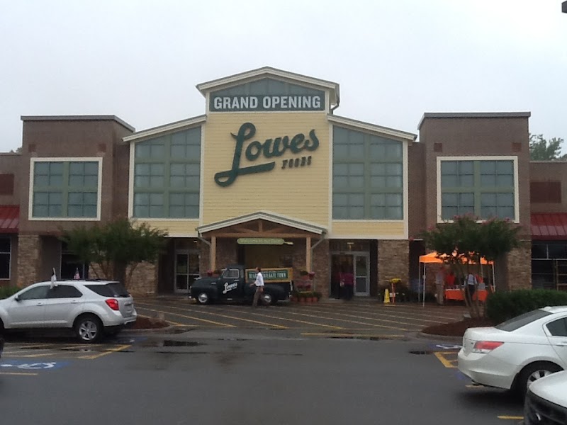 Lowes Foods on Peters Creek Parkway Vending Machine Location