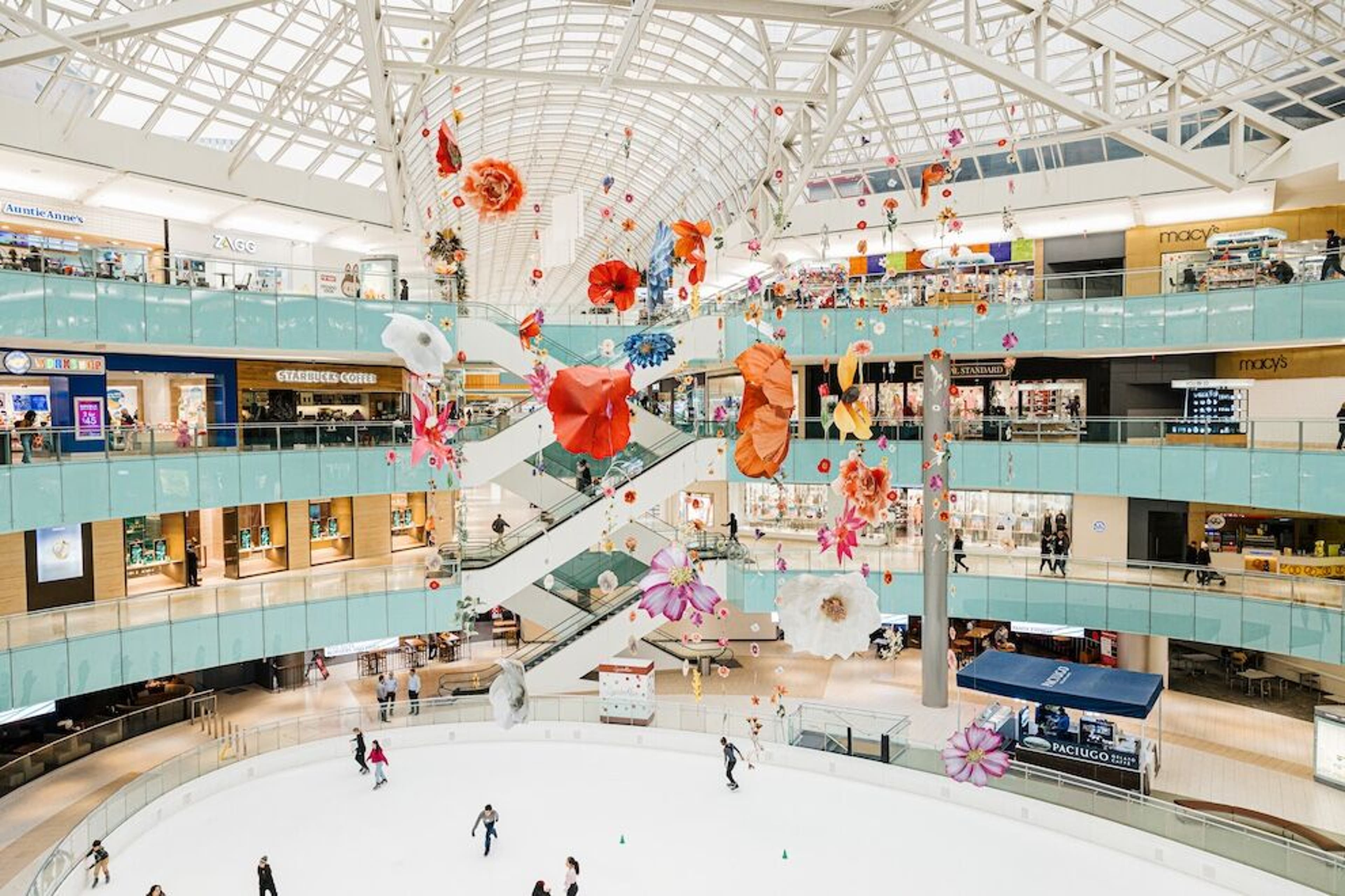 Galleria Dallas — Ice Rink & Atrium Retail Vending Machine Location