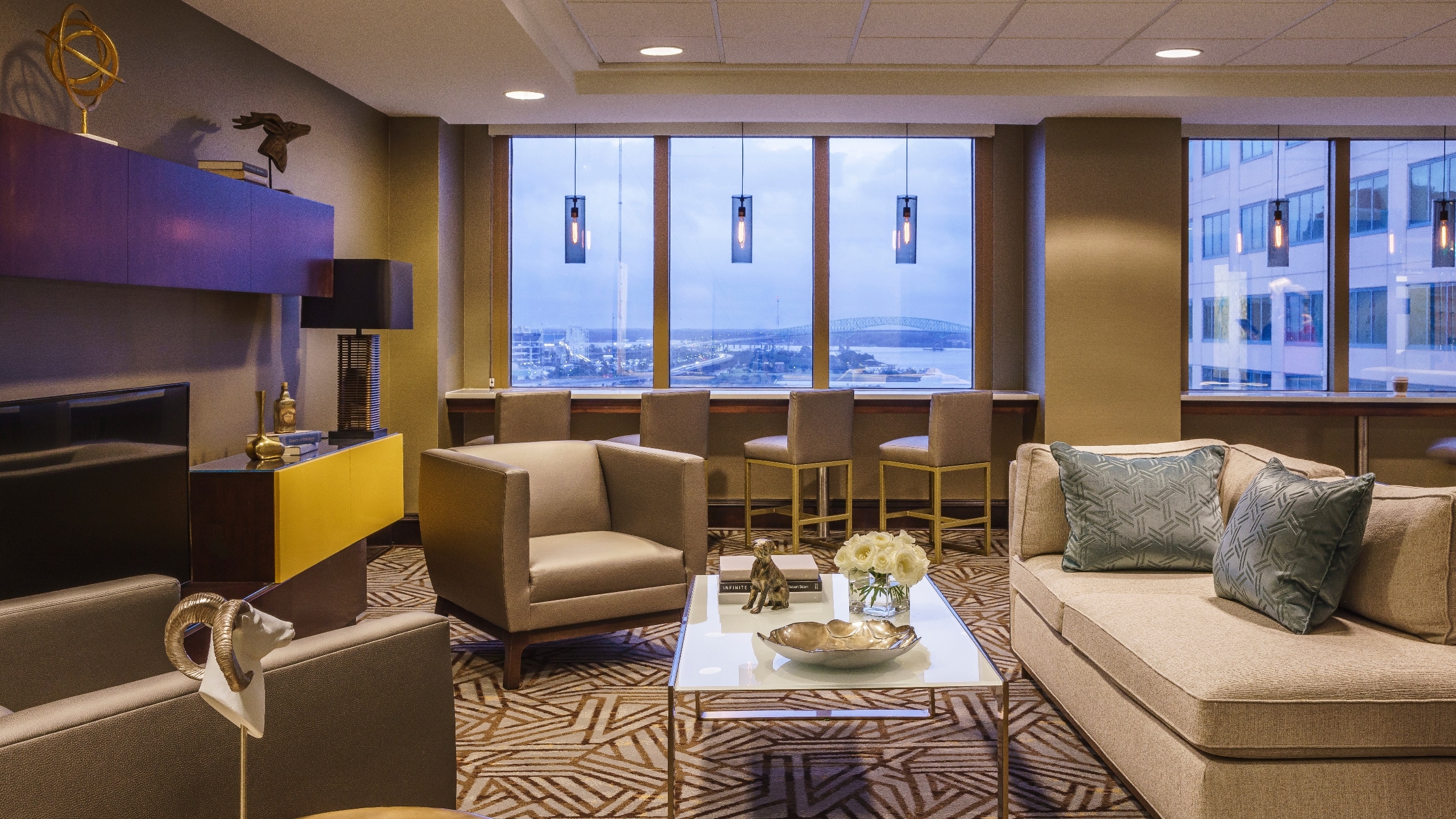 Hyatt Regency Jacksonville Riverfront — Lobby Vending Machine Location