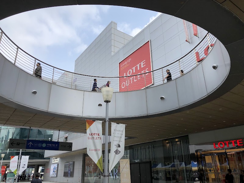 LOTTE MART ZETTAPLEX Seoul Station Vending Machine Location