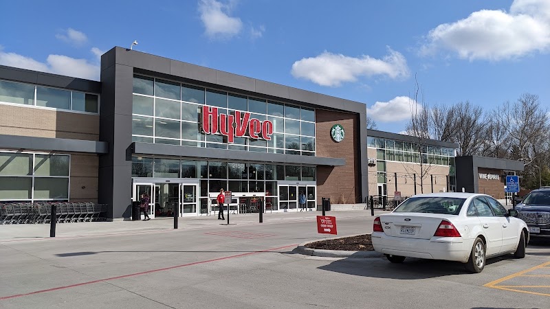 Hy-Vee Grocery Store Vending Machine Location