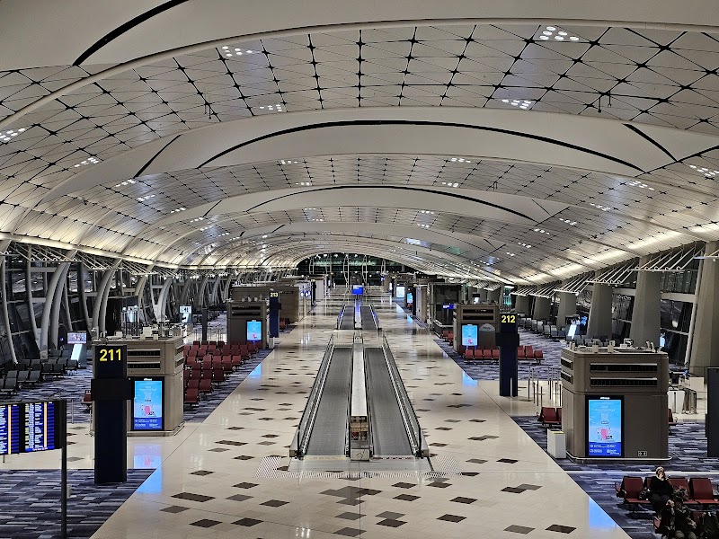 Hong Kong International Airport Vending Machine Location