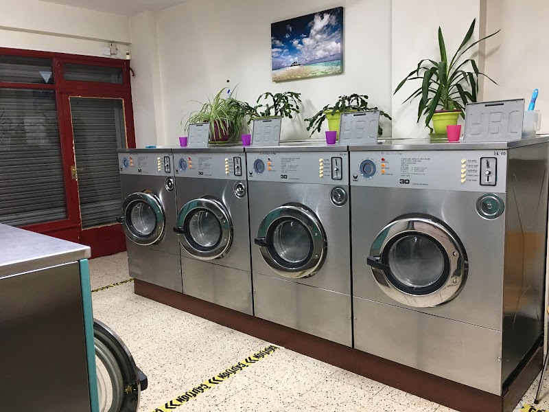 THE LAUNDRY ROOM 🧺🫧 COVENTRY @ Holyhead Road Launderette Vending Machine Location