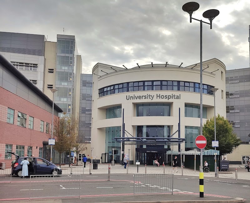 University Hospital Coventry & Warwickshire : Fracture Clinic Vending Machine Location