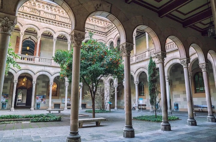Universitat de Barcelona Vending Machine Location