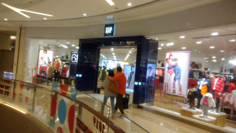 Shangri-La Centre Qingdao Shopping Mall Vending Machine Location