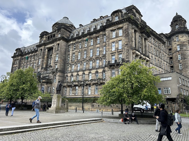 Glasgow Royal Infirmary Vending Machine Location
