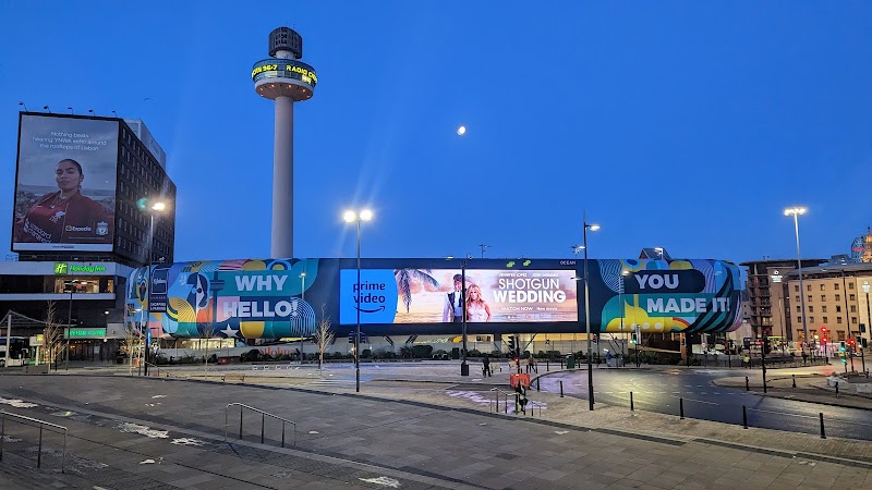 Lime Street Station Shopping Area Vending Machine Location