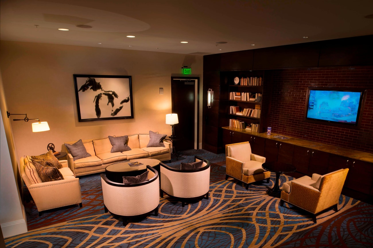 Marriott Milwaukee Downtown — Convention Lobby Vending Machine Location