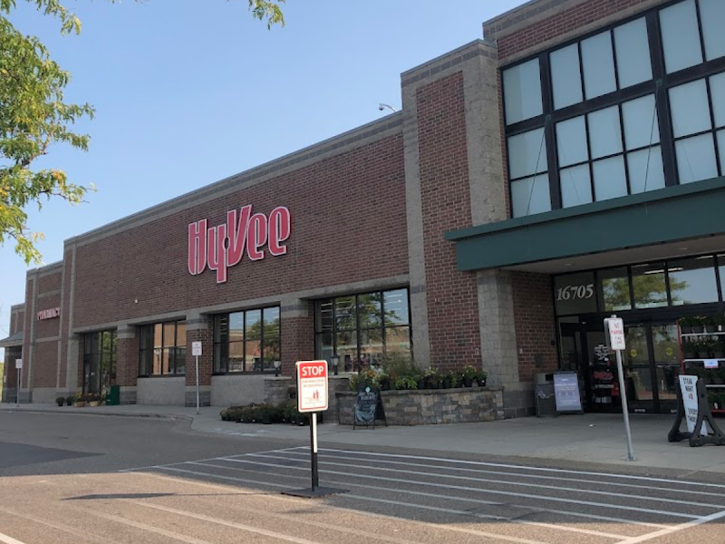 Hy-Vee Grocery Store Vending Machine Location