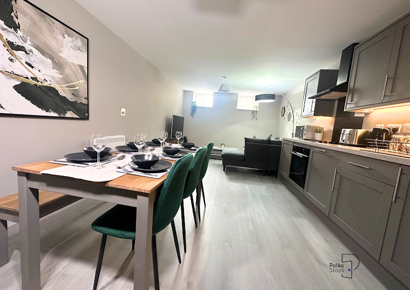 Hanley, Stoke - Modern Spacious Apartments by PolkaStays Vending Machine Location