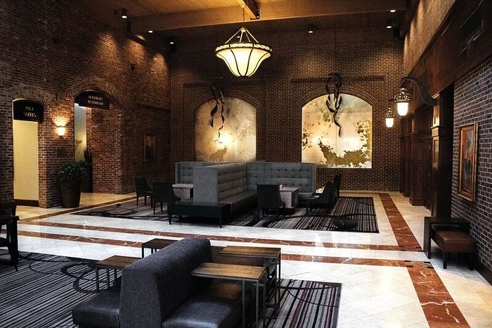 DoubleTree by Hilton Fresno Convention Center — Lobby Vending Machine Location