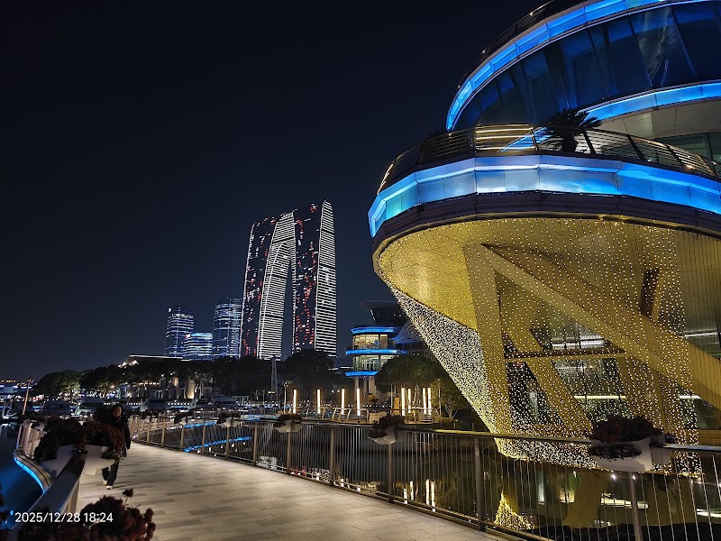 Crowne Plaza Suzhou Vending Machine Location