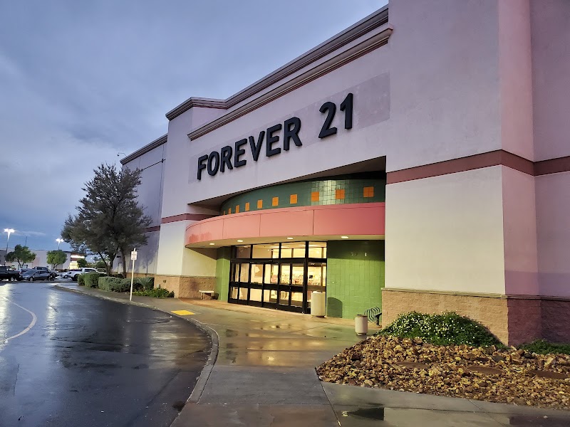 Arrowhead Towne Center Vending Machine Location