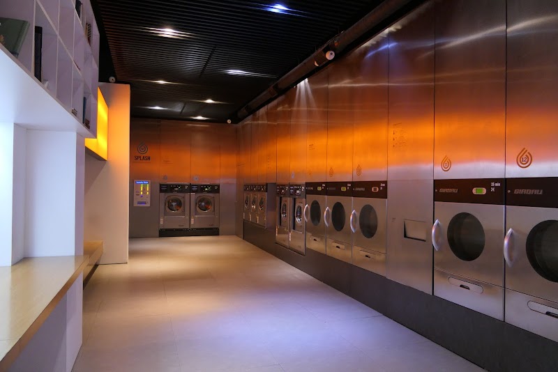 Splash Laundry Bugaderia d'Autoservei Vending Machine Location