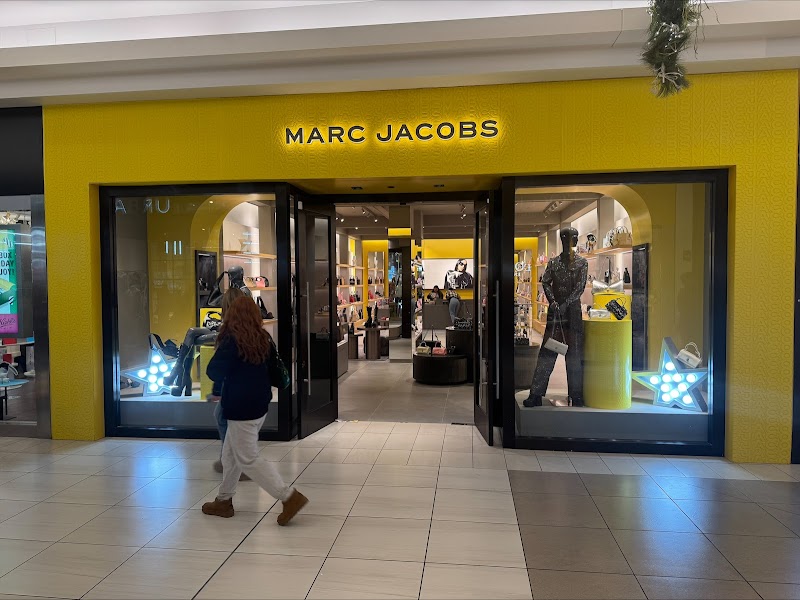 The Fashion Mall at Keystone Vending Machine Location