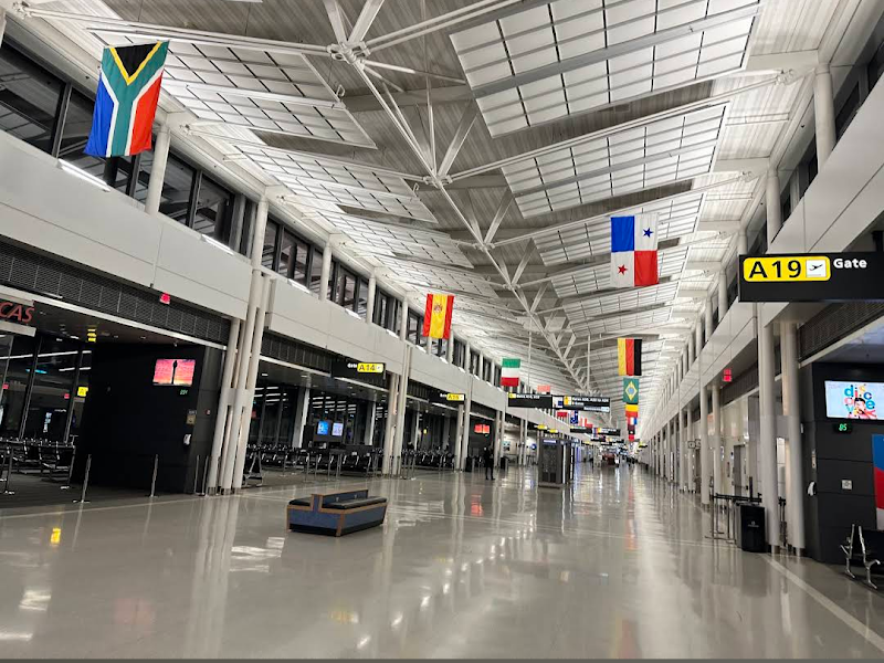 Dulles International Airport Vending Machine Location