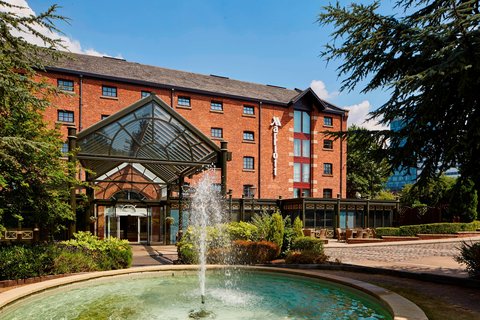 Manchester Marriott Victoria & Albert Hotel Vending Machine Location