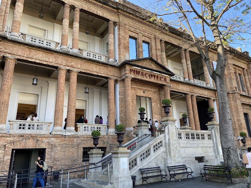 Pinacoteca de São Paulo Vending Machine Location