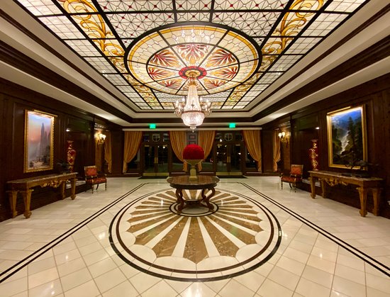The Broadmoor Colorado Springs — Grand Lobby Vending Machine Location