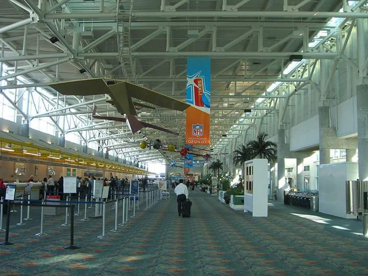 Fort Lauderdale-Hollywood International Airport Vending Machine Location
