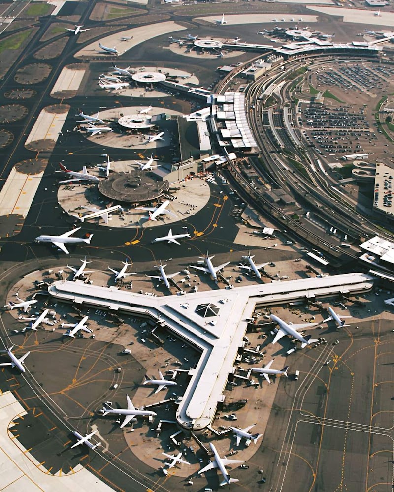 Newark Liberty International Airport Vending Machine Location