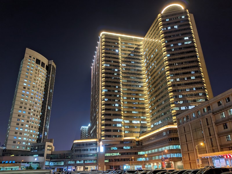 The First Affiliated Hospital of Zhengzhou University Vending Machine Location